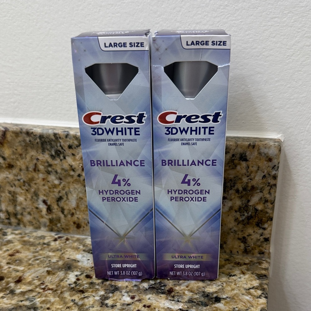 NWT Crest 3D White Brilliance Toothpaste 4% hydrogen peroxide - 3.8 oz